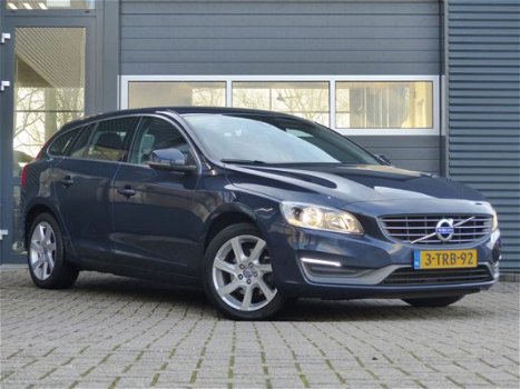 Volvo V60 - 2.0 D4 Momentum | Business Pack Connect | 17 inch | 1e eigenaar | Dealeronderhouden | - 1