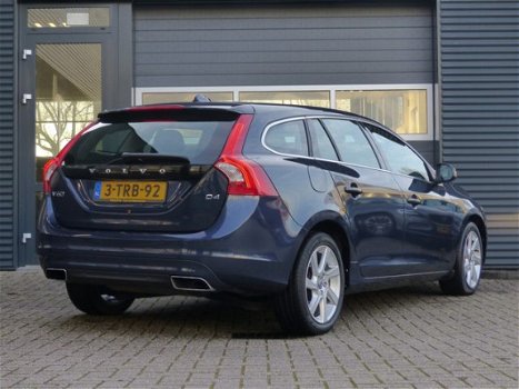 Volvo V60 - 2.0 D4 Momentum | Business Pack Connect | 17 inch | 1e eigenaar | Dealeronderhouden | - 1