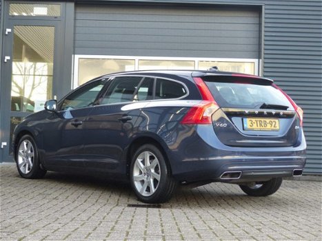 Volvo V60 - 2.0 D4 Momentum | Business Pack Connect | 17 inch | 1e eigenaar | Dealeronderhouden | - 1