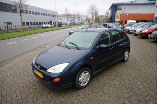 Ford Focus - 1.4-16V Trend BUDGET PRIJS / APK GELDIG / LEES TEKST - 1