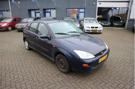 Ford Focus - 1.4-16V Trend BUDGET PRIJS / APK GELDIG / LEES TEKST - 1