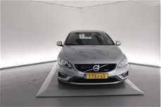 Volvo V60 - D4 R-Design / Driver Support Line / Business Pack Connect