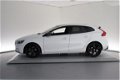 Volvo V40 - D4 Aut-8 Carbon Edition Security / Scandinavian / Harman Kardon - 1 - Thumbnail