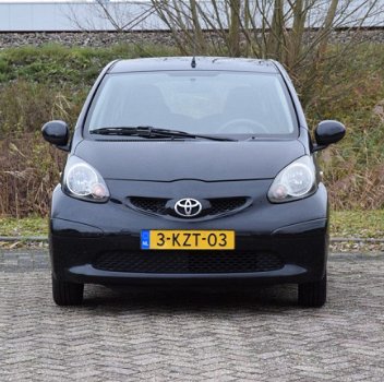 Toyota Aygo - 1.0-12V / Airconditioning / elektrische ramen / centrale vergrendeling / goudkleurige - 1