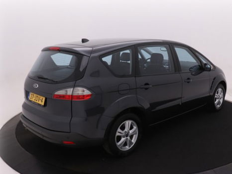 Ford S-Max - 2.0 145PK Titanium Navigatie | PDC | Voorruitverwarring | Dealeronderhouden - 1