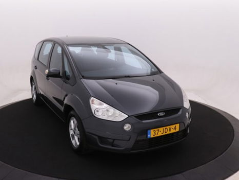 Ford S-Max - 2.0 145PK Titanium Navigatie | PDC | Voorruitverwarring | Dealeronderhouden - 1