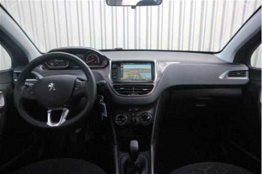 Peugeot 2008 - 1.2 82 pk Active | Navigatie | Panorama dak | Parkeersensoren | - 1