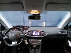 Peugeot 308 - 1.2 110pk Style met Climate en Navigatie en Trekhaak