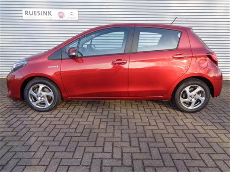 Toyota Yaris - 1.5 HYBRID NAVI/LM/AIRCO 29.000 KM RUESINK OUTLETPRIJS - 1