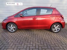 Toyota Yaris - 1.5 HYBRID NAVI/LM/AIRCO 29.000 KM RUESINK OUTLETPRIJS