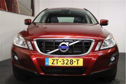 Volvo XC60 - 2.4D FWD Momentum LEDER NAVIGATIE CRUISE CONTROL AFN. TREKHAAK PDC TELEFOON ZEER MOOI - 1