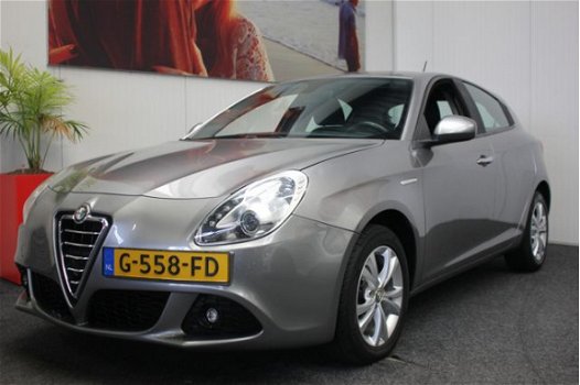 Alfa Romeo Giulietta - 1.4 T Distinctive CLIMATE CONTROL MISTLAMOPEN VOOR LM. VELGEN ZEER MOOI - 1