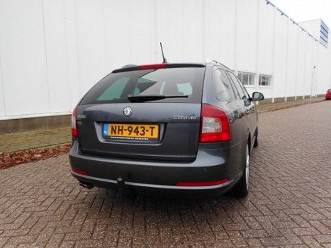 Skoda Octavia Combi - 2.0 TDI RS Leer/Stoelvr/PDC/Dak Vol Opties - 1