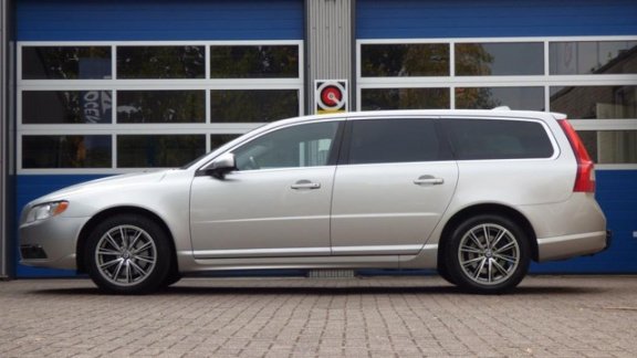 Volvo V70 - 2.4 D5 AWD Summum vol opties - 1