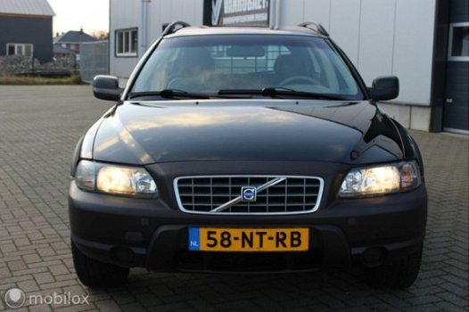 Volvo XC70 - 2.4 D5 cruise, airco, stoelverwarming, leer - 1