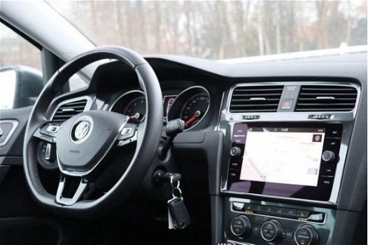 Volkswagen Golf Variant - 1.0 TSI 110 pk Comfortline Business | Navigatie | Donker getint glas | 16