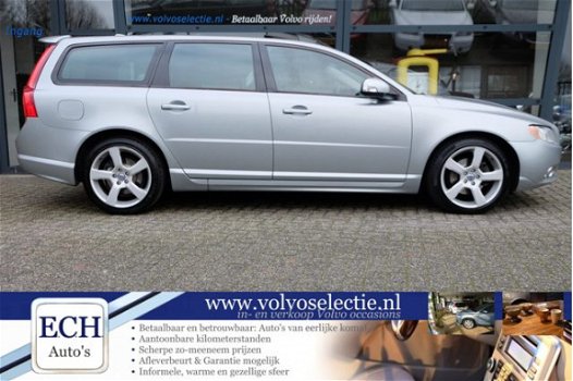 Volvo V70 - 2.4 D5 175 pk R-Design Automaat, Schuifdak, Leer, Navi - 1