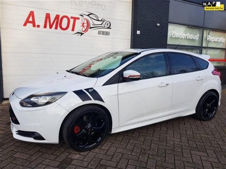 Ford Focus - 2.0 EcoBoost ST-2 MOOI SPORT UITVOERING ..WEINIG GELOPEN KM GARANTIE - 1