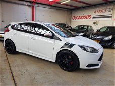 Ford Focus - 2.0 EcoBoost ST-2 MOOI SPORT UITVOERING ..WEINIG GELOPEN KM GARANTIE