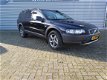 Volvo XC70 - 2.5 T Automaat d.blauw/zwart metallic Mooie auto - 1 - Thumbnail