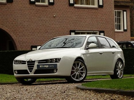 Alfa Romeo 159 Sportwagon - 1.7 T TI Xenon/Nav/Stoelverw/Elektrstoel/Bose/Fulloption - 1