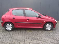 Peugeot 206 - 1.4 XT * AUTOMAAT * 5-deurs * Trekhaak * NAP-Pas * Vingerhoets; Vierde generatie Eerst