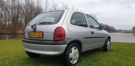 Opel Corsa - 1.2i-16V Strada Automaat 3e eigenaar stuurbekrachtiging lage km stand - 1