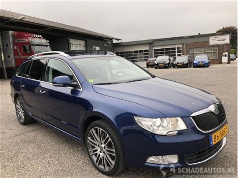 Skoda Superb Combi - 1.8 tsi 118kw dsg aut. elegance - panoramdak groot - xenon - navi - 18 inch - p - 1