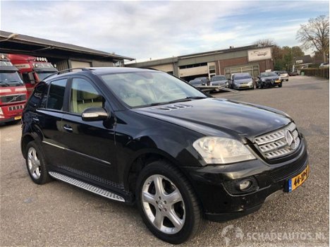 Mercedes-Benz ML-klasse - 4.0 420 cdi v8 32v 4-matic 4x4 automaat sport - luchtvering - schuifdak - - 1