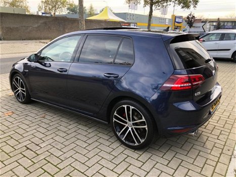 Volkswagen Golf - 2.0 TDI GTD s&s/pano/leder/xenon/led/navi/dynaudio/bomvol opties - 1