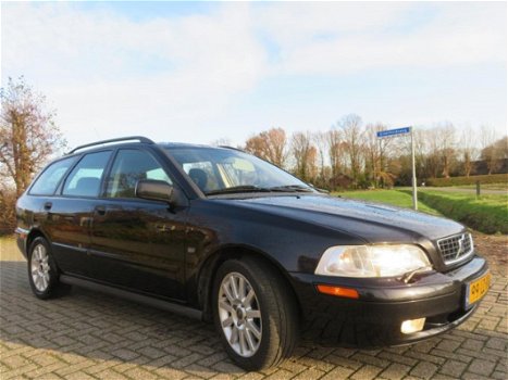 Volvo V40 - 1.8 Aut. Summum met Airco & Vele Opties - 1