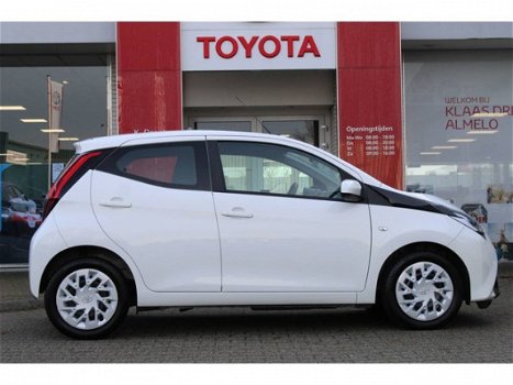 Toyota Aygo - 1.0 VVT-i x-play 5drs Airco Parkeercamera - 1