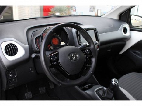 Toyota Aygo - 1.0 VVT-i x-play 5drs Airco Parkeercamera - 1