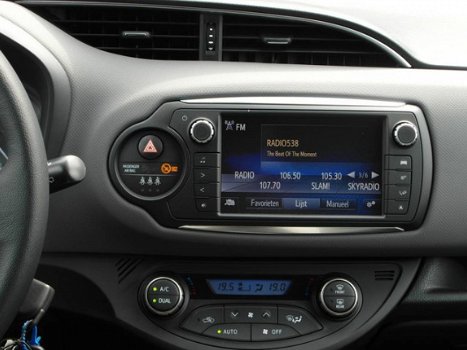 Toyota Yaris - 1.5 Hybrid Aspiration Bi-Tone Automaat 5drs - 1
