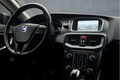 Volvo V40 - 1.6 D2 Momentum Sport (NAVIGATIE, DIGITAL COCKPIT, TELEFOON, SPORTSTOELEN, PARKEERSENS, - 1 - Thumbnail