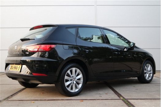 Volkswagen Golf - Seat Leon 1.2 TSI Style 110 pk BTW-auto/ Climate/ Cruise-controle/ Telefoon/ Multi - 1