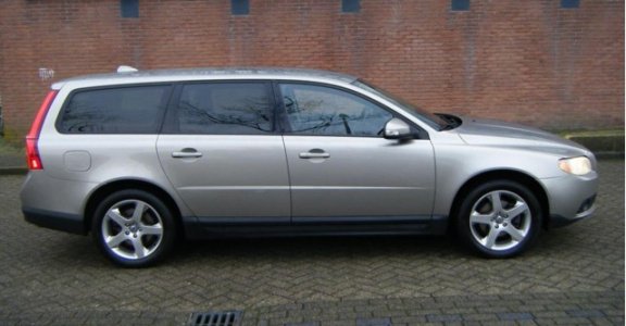 Volvo V70 - 2.0D Momentum Leder Navigatie 3650EX.BPM - 1