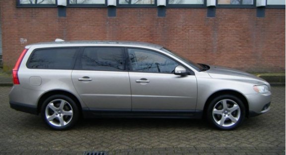 Volvo V70 - 2.0D Momentum Leder Navigatie 3650EX.BPM - 1