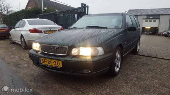 Volvo V70 - 2.3 T-5 Exclusive/Airco/Leder/Netjes/Apk - 1