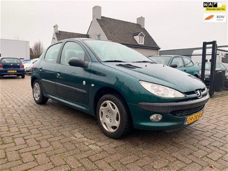 Peugeot 206 - 1.6 XT ( LAGE KM / NAP / NW APK / AIRCO / CLIMA / 5DRS / PANO ) - 1