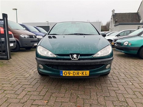 Peugeot 206 - 1.6 XT ( LAGE KM / NAP / NW APK / AIRCO / CLIMA / 5DRS / PANO ) - 1