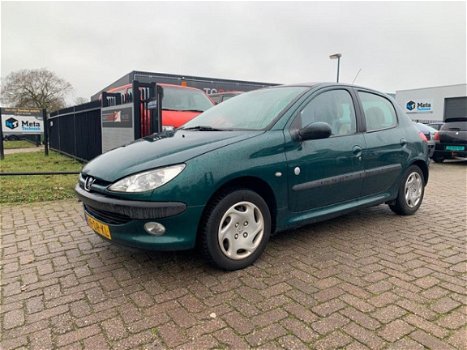 Peugeot 206 - 1.6 XT ( LAGE KM / NAP / NW APK / AIRCO / CLIMA / 5DRS / PANO ) - 1