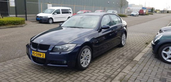 BMW 3-serie - 320i - 1