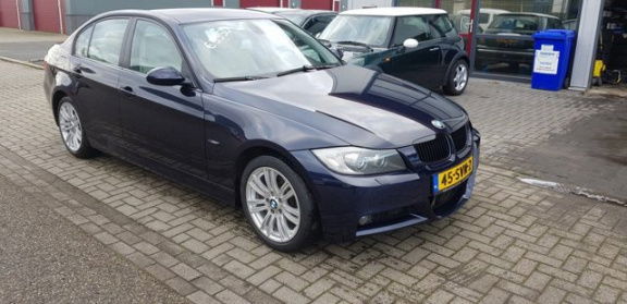 BMW 3-serie - 320i - 1