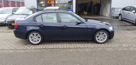 BMW 3-serie - 320i - 1