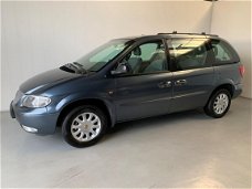 Chrysler Voyager - 2.4i LX 1e eigenaar Leer Navigtie PDC Stoelverwarming