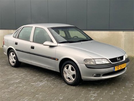 Opel Vectra - 1.6i-16V Pearl Nieuwe apk/N.A.P - 1