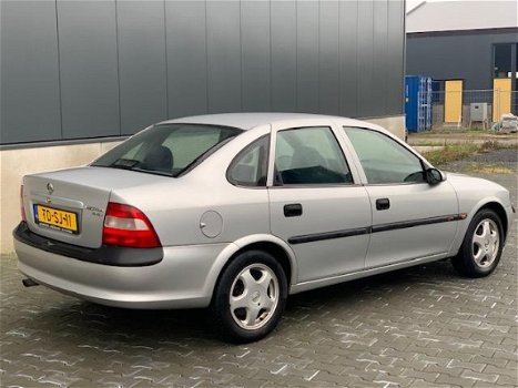 Opel Vectra - 1.6i-16V Pearl Nieuwe apk/N.A.P - 1