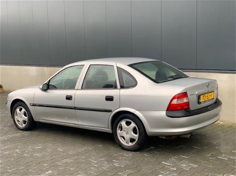 Opel Vectra - 1.6i-16V Pearl Nieuwe apk/N.A.P - 1