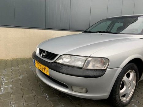 Opel Vectra - 1.6i-16V Pearl Nieuwe apk/N.A.P - 1